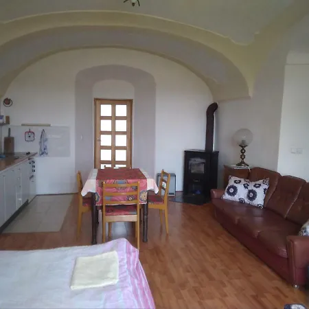 Dvur V Borovne Apartment Borovna
